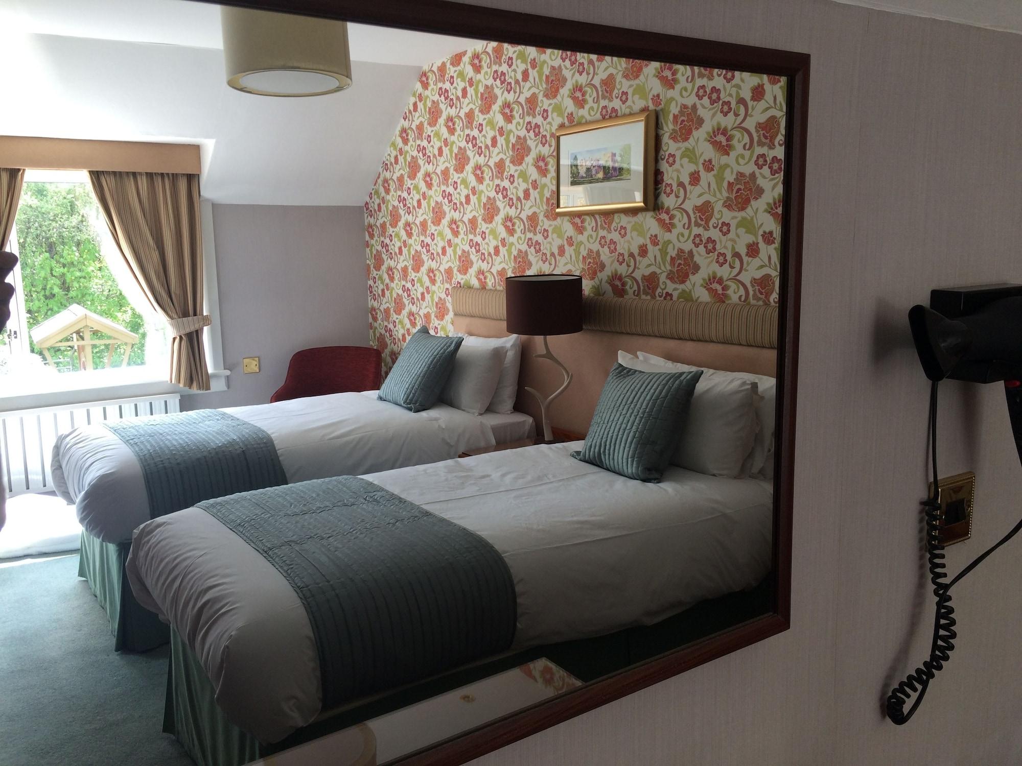 The Stronlossit Inn Fort William Eksteriør bilde