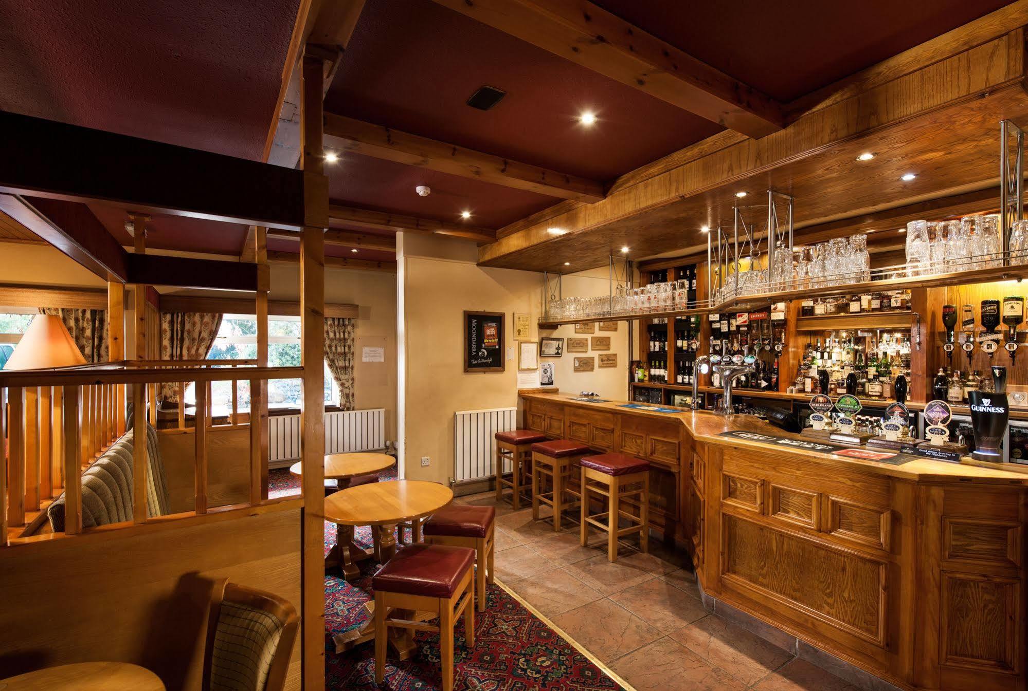 The Stronlossit Inn Fort William Eksteriør bilde